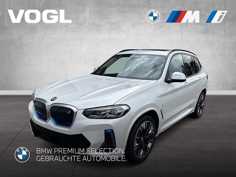 Mineralweiß Gebraucht 2022 BMW iX3 M Sport SUV | 39.890 € (Guter Preis) - Bild 1/4