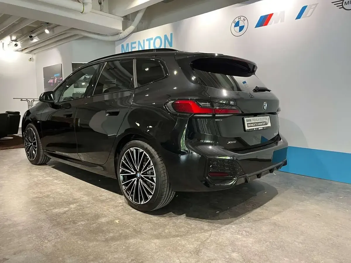 Gebraucht BMW 223 Active Tourer M Sport 218 PS (160 kW) 2025 Schwarz Van / Kleinbus