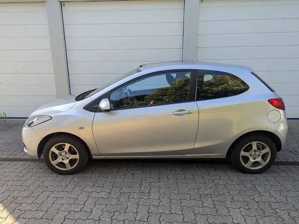 Gebraucht Mazda 2 Inclusive 103 PS (75 kW) 2008 Silber Kleinwagen
