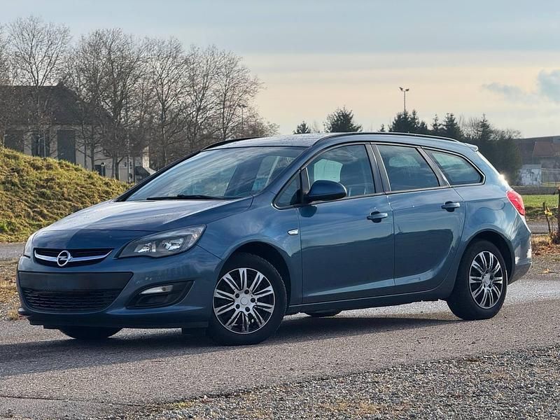 Blau Gebraucht 2014 Opel Astra Kombi | 3.990 € (Guter Preis) - Bild 1/4