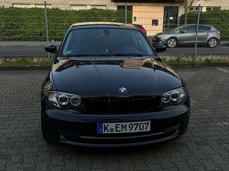 Gebraucht BMW 116 122 PS (89 kW) 2008 Schwarz Kleinwagen