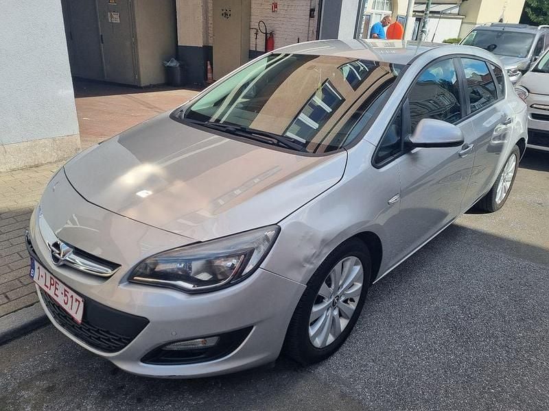 Silber Gebraucht 2014 Opel Astra Edition Limousine | 4.500 € (Superpreis) - Bild 1/4