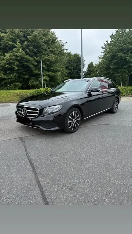 Gebraucht Mercedes E300 194 PS (142 kW) 2019 Schwarz Kombi