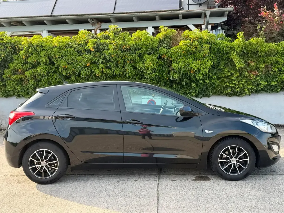 Gebraucht Hyundai i30 135 PS (99 kW) 2014 Schwarz Limousine