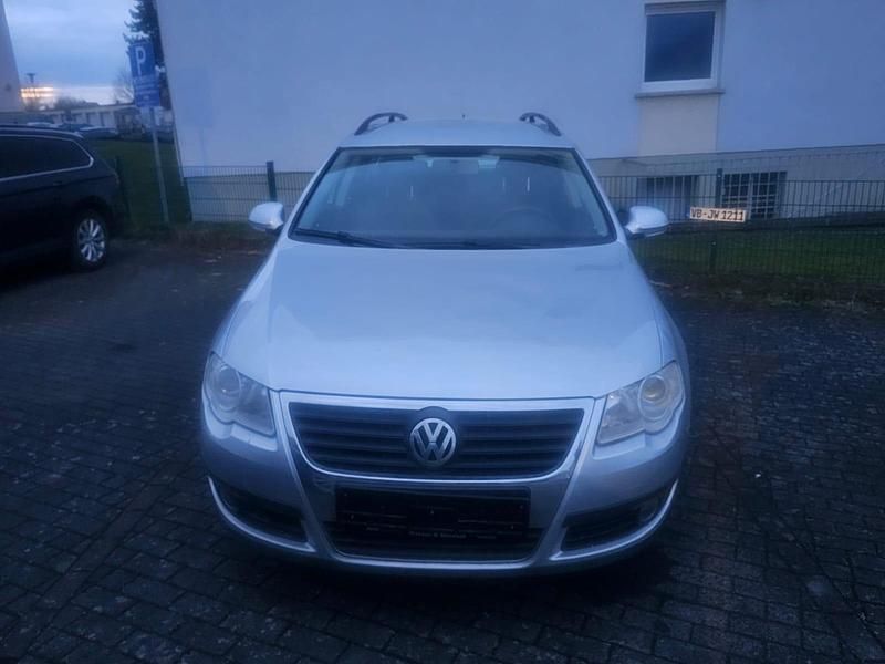 Gebraucht VW Passat 140 PS (102 kW) 2011 Silber Kombi