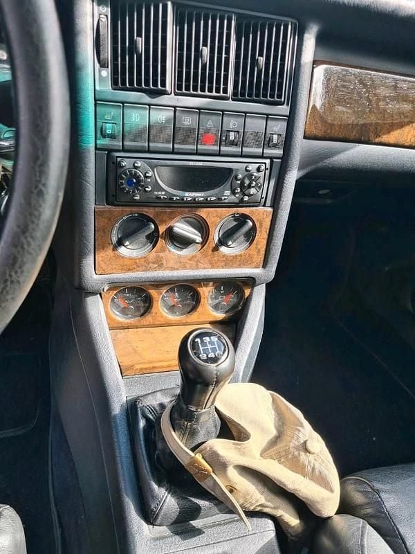 Second-hand Audi 80 133 CP (97 kW) 1994 Roșu Cabrio