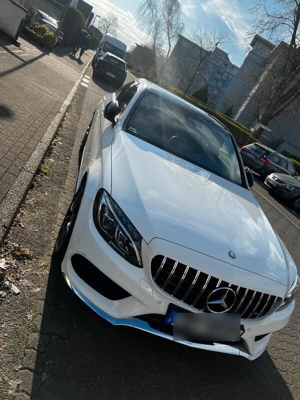 Weiß Gebraucht 2015 Mercedes C180 AMG line Limousine | 18.900 € (Teuer) - Bild 1/4