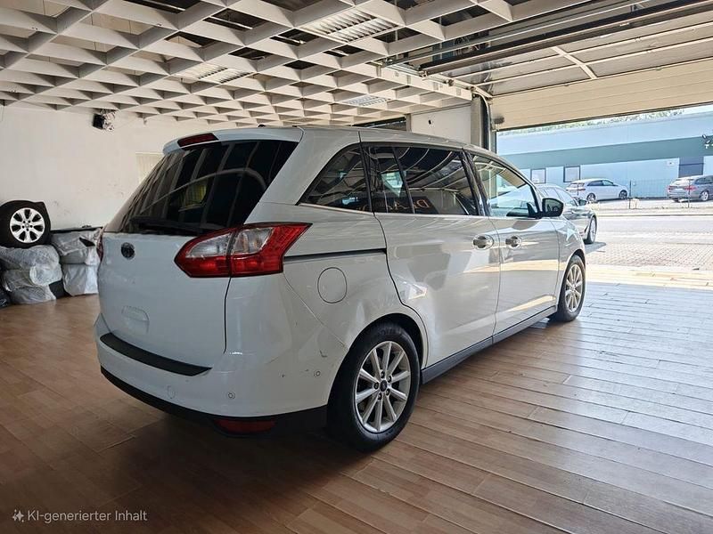 Gebraucht Ford Grand C-Max Titanium 150 PS (110 kW) 2017 Weiß Van / Kleinbus