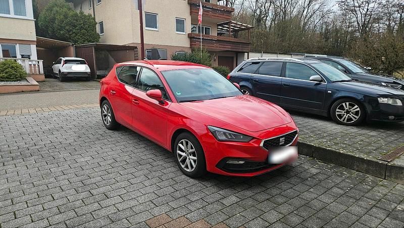 Gebraucht Seat Leon 131 PS (96 kW) 2021 Rot Limousine