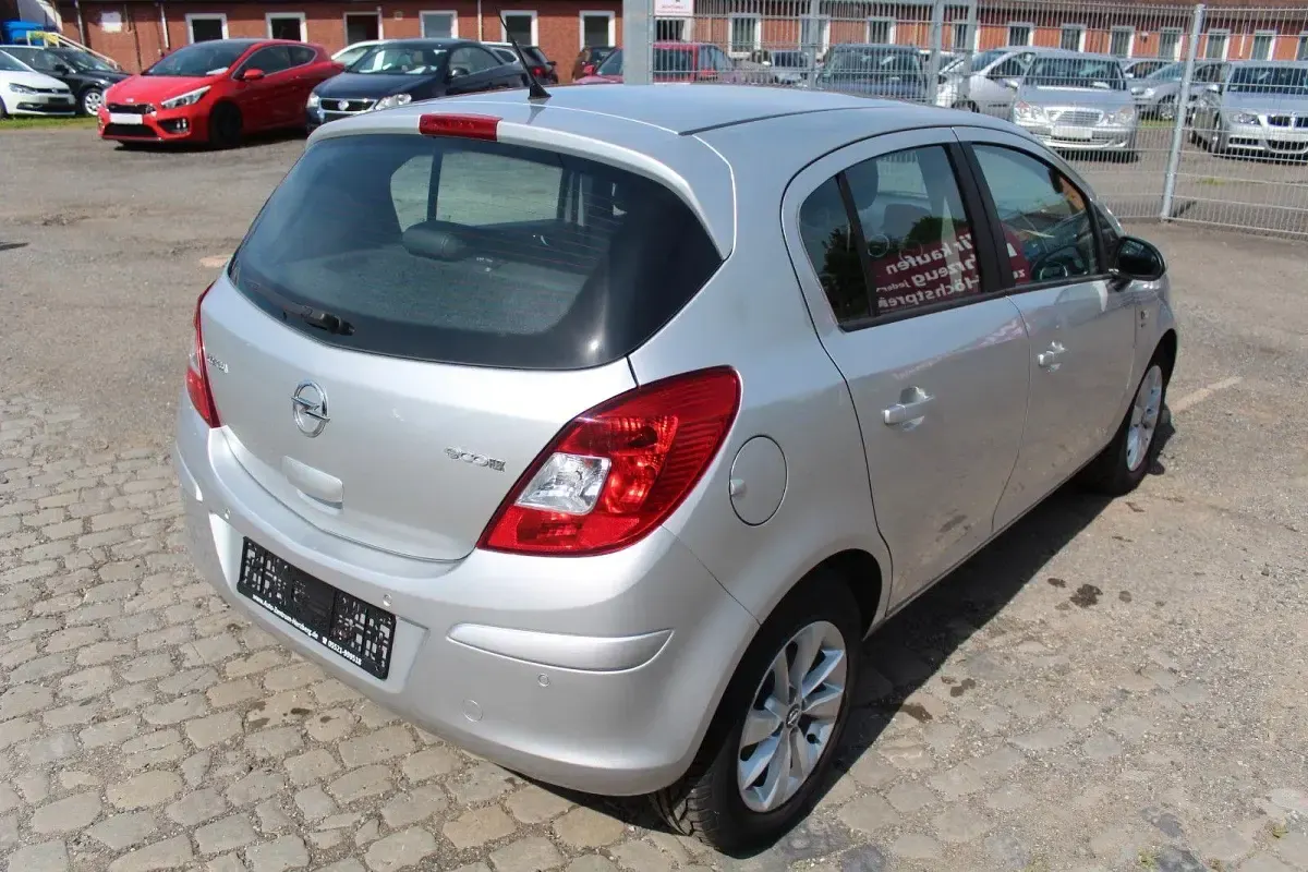 Gebraucht Opel Corsa Energy 69 PS (50 kW) 2014 Silber Kleinwagen