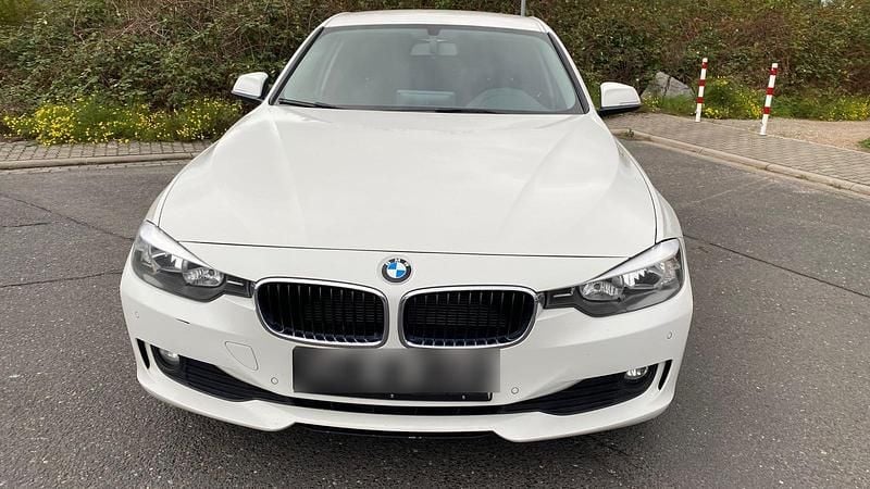 Weiß Gebraucht 2013 BMW 316 Limousine | 8.999 € (Fairer Preis) - Bild 1/4