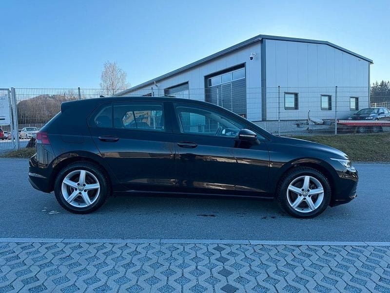 Gebraucht VW Golf VIII Life 131 PS (96 kW) 2020 Schwarz Limousine