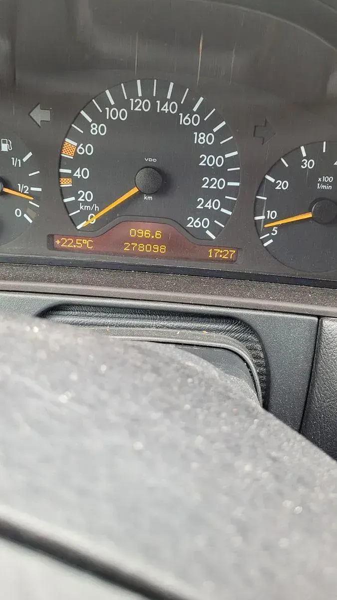 Gebraucht Mercedes E320 Elegance 224 PS (164 kW) 1998 Schwarz Limousine