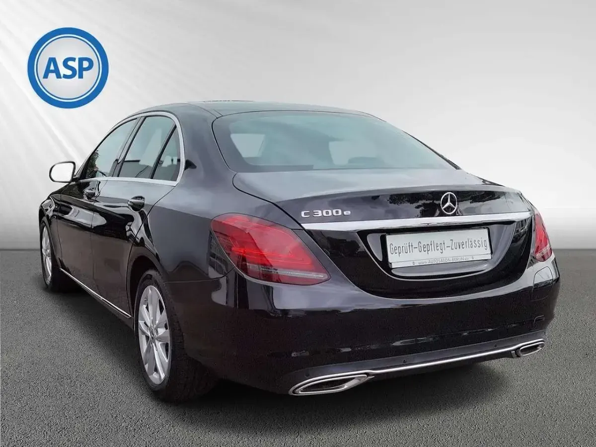 Gebraucht Mercedes C300e Business 320 PS (235 kW) 2020 Obsidianschwarz  metalliclack (metallic) Limousine