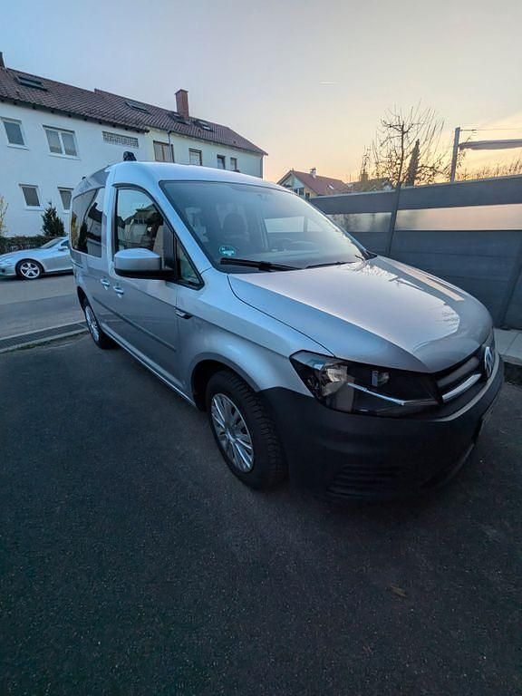 Gebraucht VW Caddy Trendline 102 PS (75 kW) 2018 Silber Van / Kleinbus