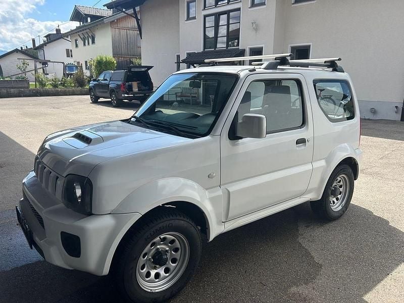 Weiß Gebraucht 2014 Suzuki Jimny Club SUV | 16.000 € (Etwas zu teuer) - Bild 1/4