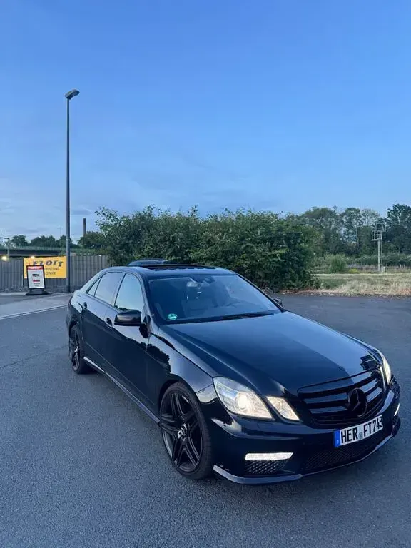 Gebraucht Mercedes E350 292 PS (214 kW) 2010 Schwarz Limousine