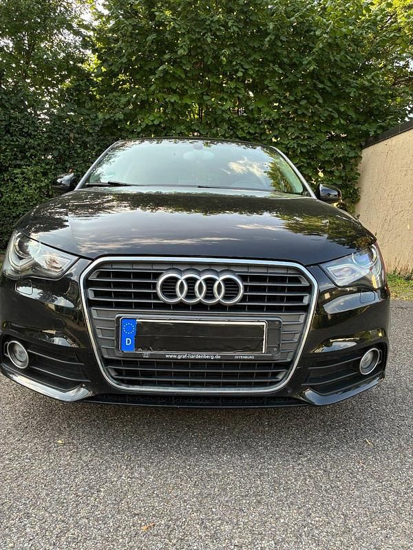 Schwarz Gebraucht 2011 Audi A1 Sportback S-Line Kleinwagen | 8.200 € (Guter Preis) - Bild 1/4