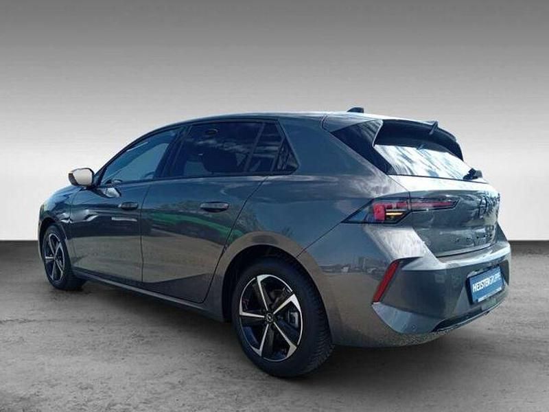 Gebraucht Opel Astra 131 PS (96 kW) 2024 Vulkangraumet. (metallic) Limousine