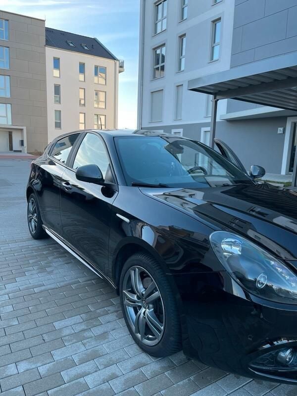 Schwarz Gebraucht 2018 Alfa Romeo Giulietta Kleinwagen | 14.499 € (Fairer Preis) - Bild 1/4