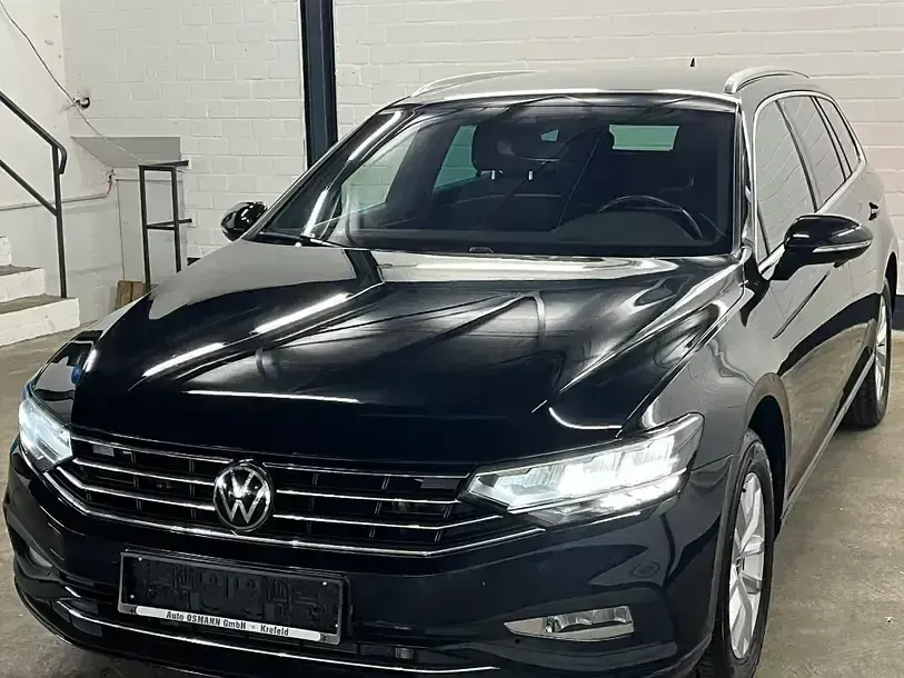 Gebraucht VW Passat Business 200 PS (147 kW) 2023 Deep black perleffekt Kombi