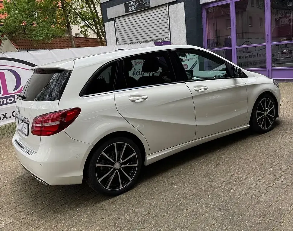 Gebraucht Mercedes B250 211 PS (155 kW) 2016 Weiß Kleinwagen