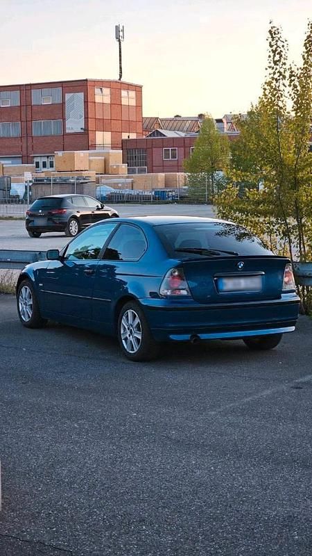 Usata BMW 316 Compact 2002 Blu Utilitaria