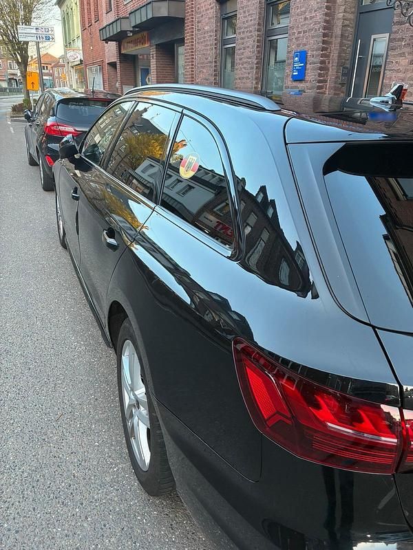 Gebraucht Audi A4 Ambiente 163 PS (119 kW) 2024 Schwarz Kombi