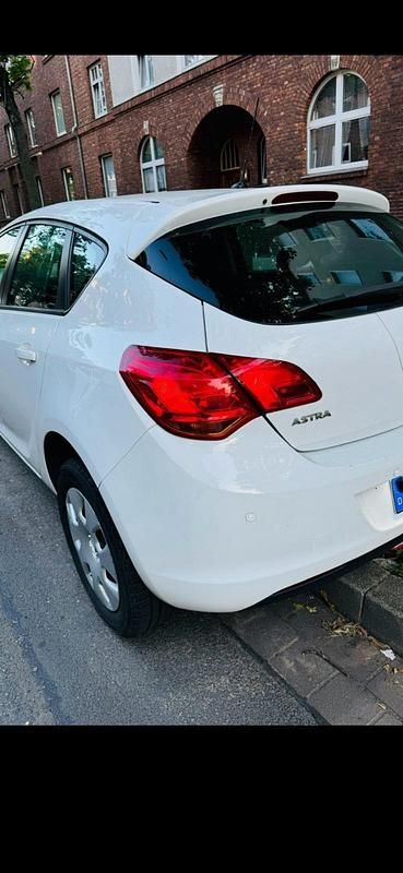 Gebraucht Opel Astra 87 PS (63 kW) 2010 Weiß Kleinwagen