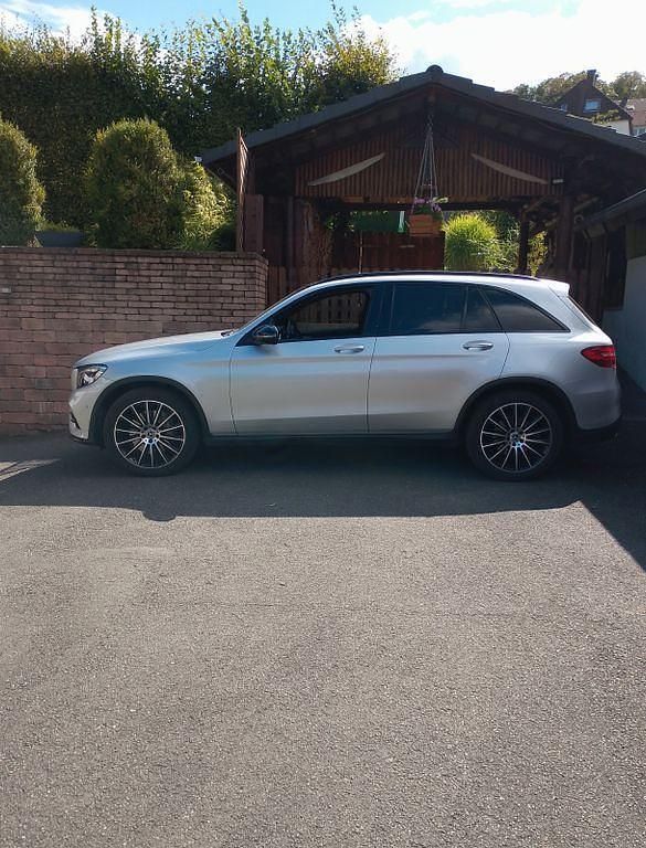 Silber Gebraucht 2018 Mercedes GLC220 SUV | 29.529 € (Fairer Preis) - Bild 1/4