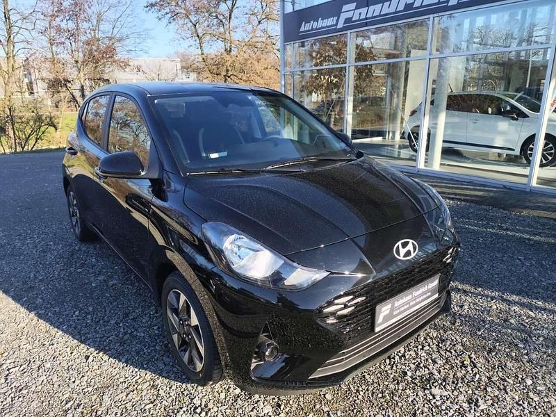 Neu Hyundai i10 Premium 79 PS (58 kW) 2025 Schwarz Kleinwagen