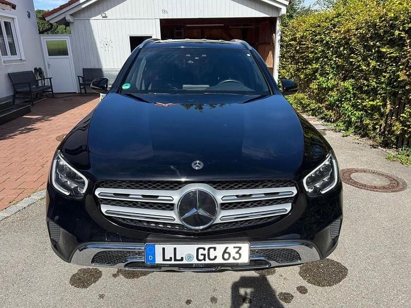 Schwarz Gebraucht 2019 Mercedes GLC300 SUV | 30.999 € (Guter Preis) - Bild 1/4