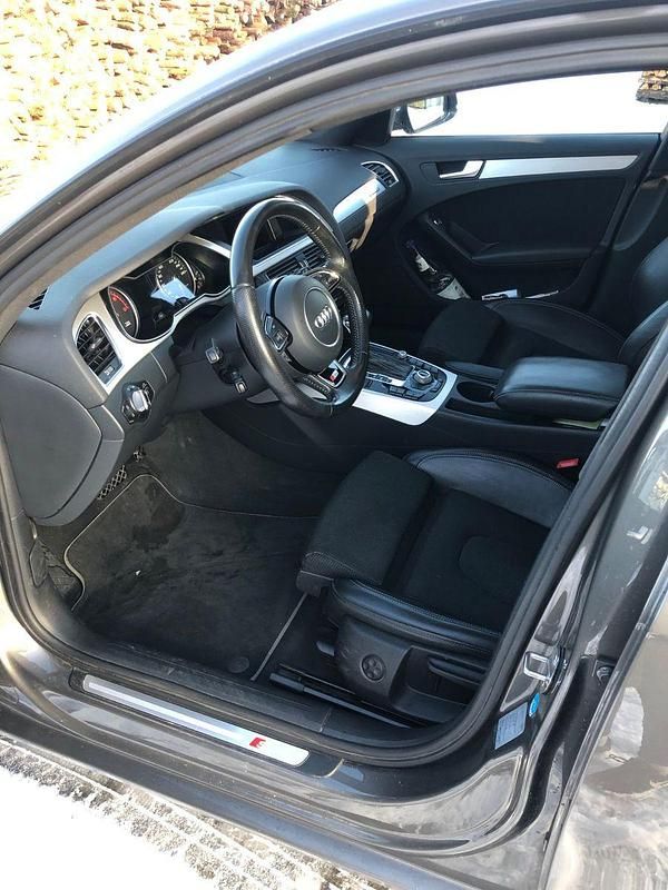 Gebraucht Audi A4 Sport 190 PS (139 kW) 2015 Grau Kombi