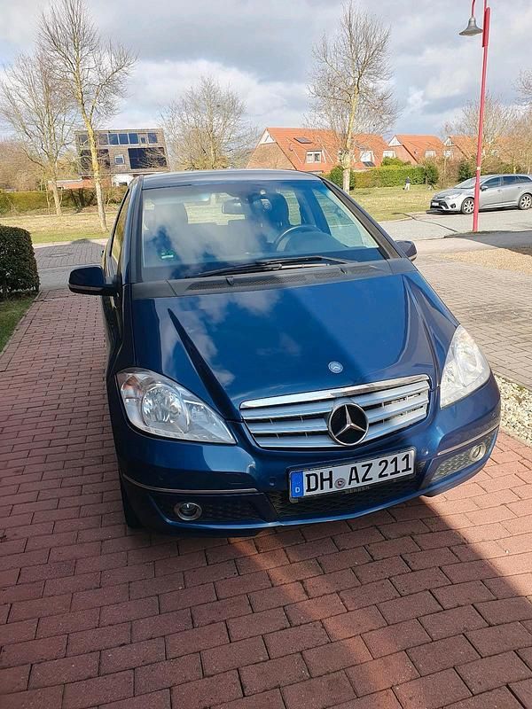 Gebraucht Mercedes A180 109 PS (80 kW) 2010 Blau Kleinwagen