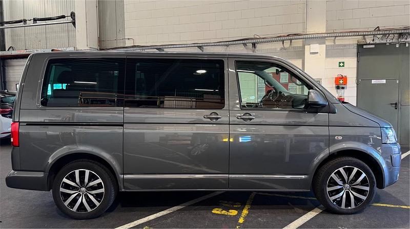 Gebraucht VW Multivan Highline 179 PS (131 kW) 2014 Grau Van