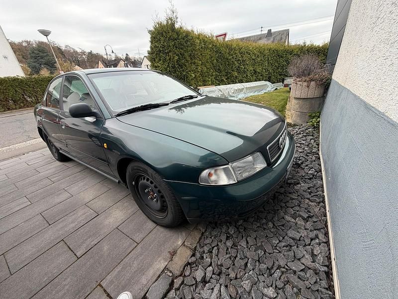 Second-hand Audi A4 150 CP (110 kW) 1995 Verde Berlinǎ