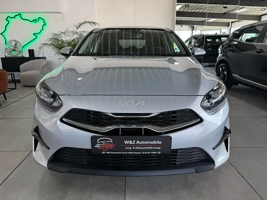 Gebraucht Kia Ceed 140 PS (102 kW) 2024 Silber Kleinwagen