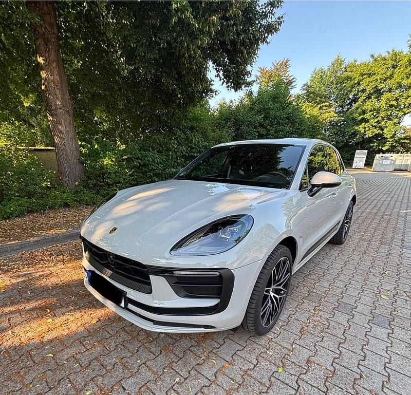 Grau Gebraucht 2023 Porsche Macan SUV | 69.700 € (Fairer Preis) - Bild 1/4
