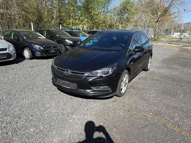 Używany Opel Astra Dynamic 136 KM (100 kW) 2016 Czarny Sedan/Limuzyna