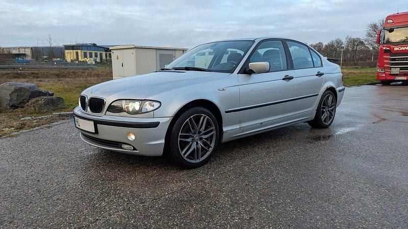 Silber Gebraucht 2002 BMW 318 Limousine | 800 € (Superpreis) - Bild 1/4