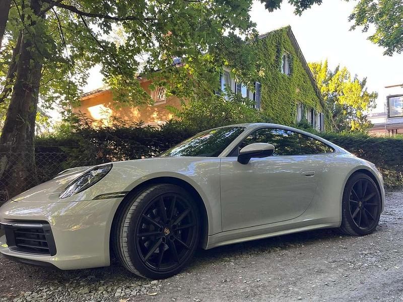 Grau Gebraucht 2023 Porsche 911 Carrera Coupé | 121.900 € (Guter Preis) - Bild 1/4