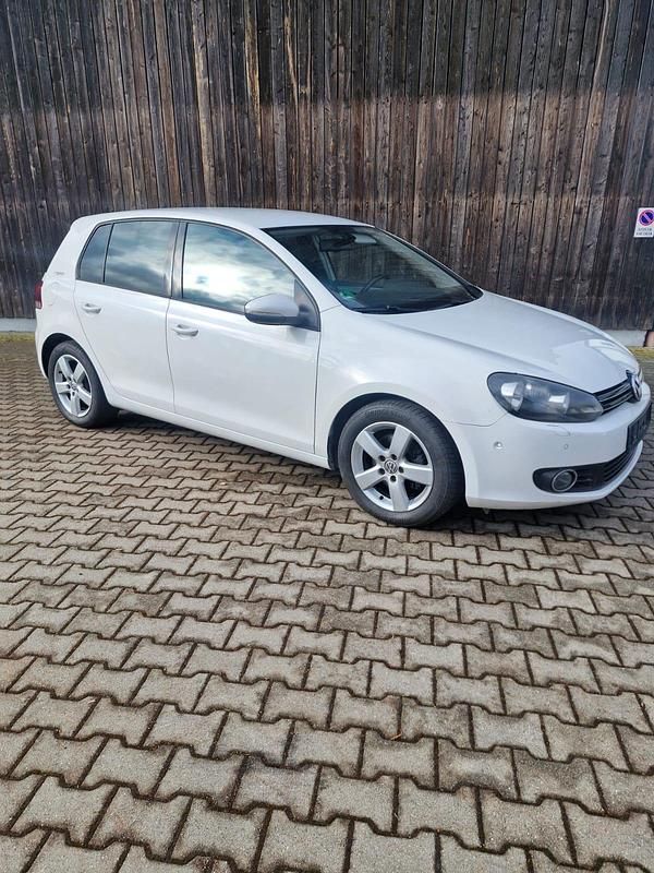 Gebraucht VW Golf VI Team 122 PS (89 kW) 2011 Weiß Kleinwagen