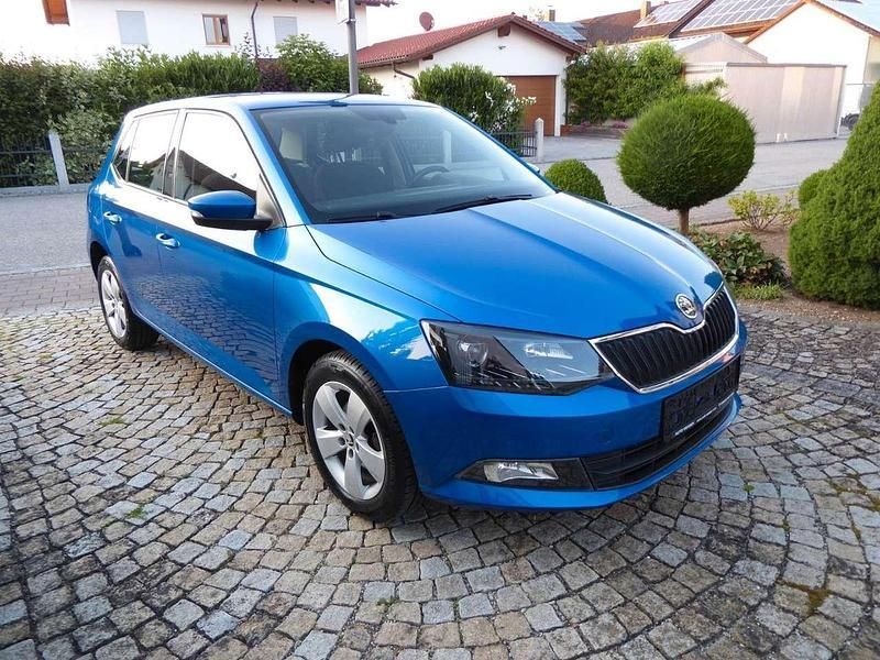 Blau Gebraucht 2017 Skoda Fabia Limousine | 8.100 € (Guter Preis) - Bild 1/4