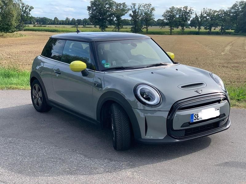 Grau Gebraucht 2021 Mini Cooper SE Essential Kleinwagen | 15.300 € (Guter Preis) - Bild 1/4