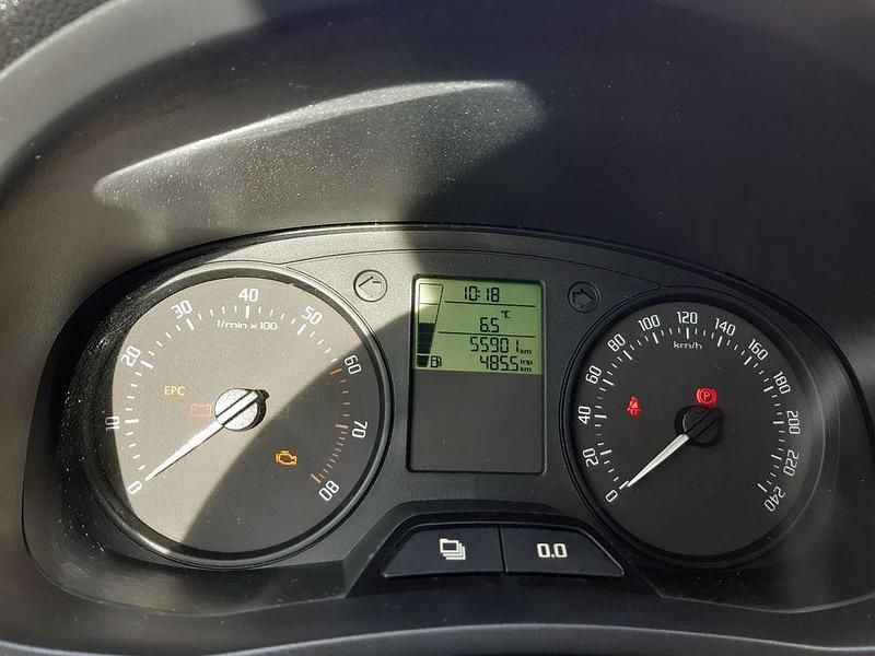 Gold Gebraucht 2011 Skoda Fabia Family Limousine | 3.950 € (Guter Preis) - Bild 1/4