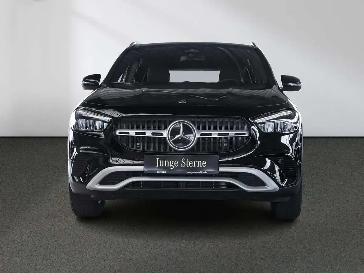 Gebraucht Mercedes GLA200 163 PS (119 kW) 2024 Schwarz SUV