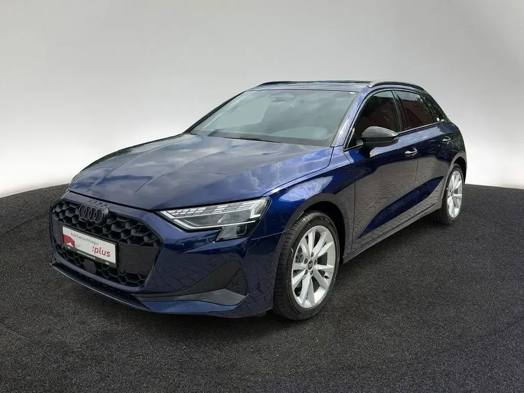 Używany Audi A3 S-Line 150 KM (110 kW) 2026 Niebieski Sedan/Limuzyna