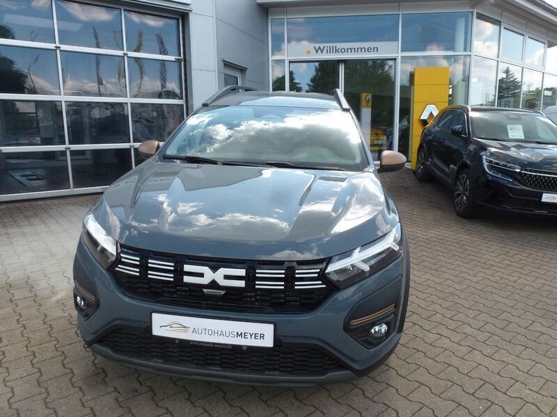 Grau Gebraucht 2024 Dacia Jogger Extreme Van / Kleinbus | 23.900 € (Fairer Preis) - Bild 1/4