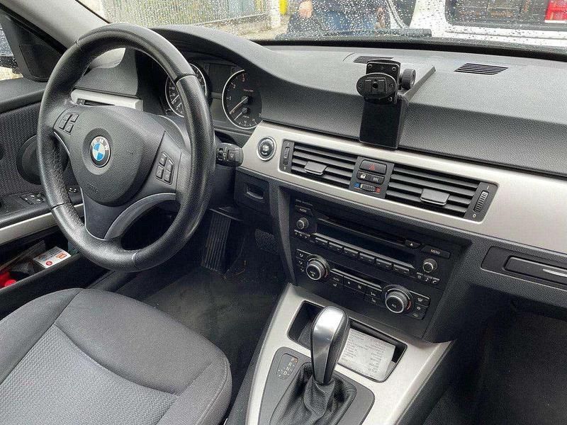 Gebraucht BMW 318 143 PS (105 kW) 2010 Schwarz Kombi