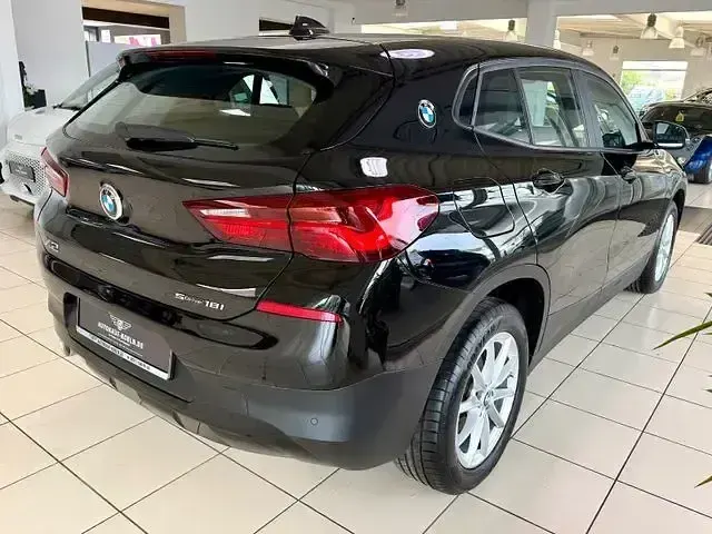 Gebraucht BMW X2 Advantage 136 PS (100 kW) 2022 Schwarz ii/bonnet fluid black SUV